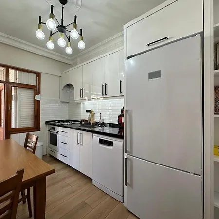 Apartament Extraordinar Situat In Inima Falezei Nord Constanta